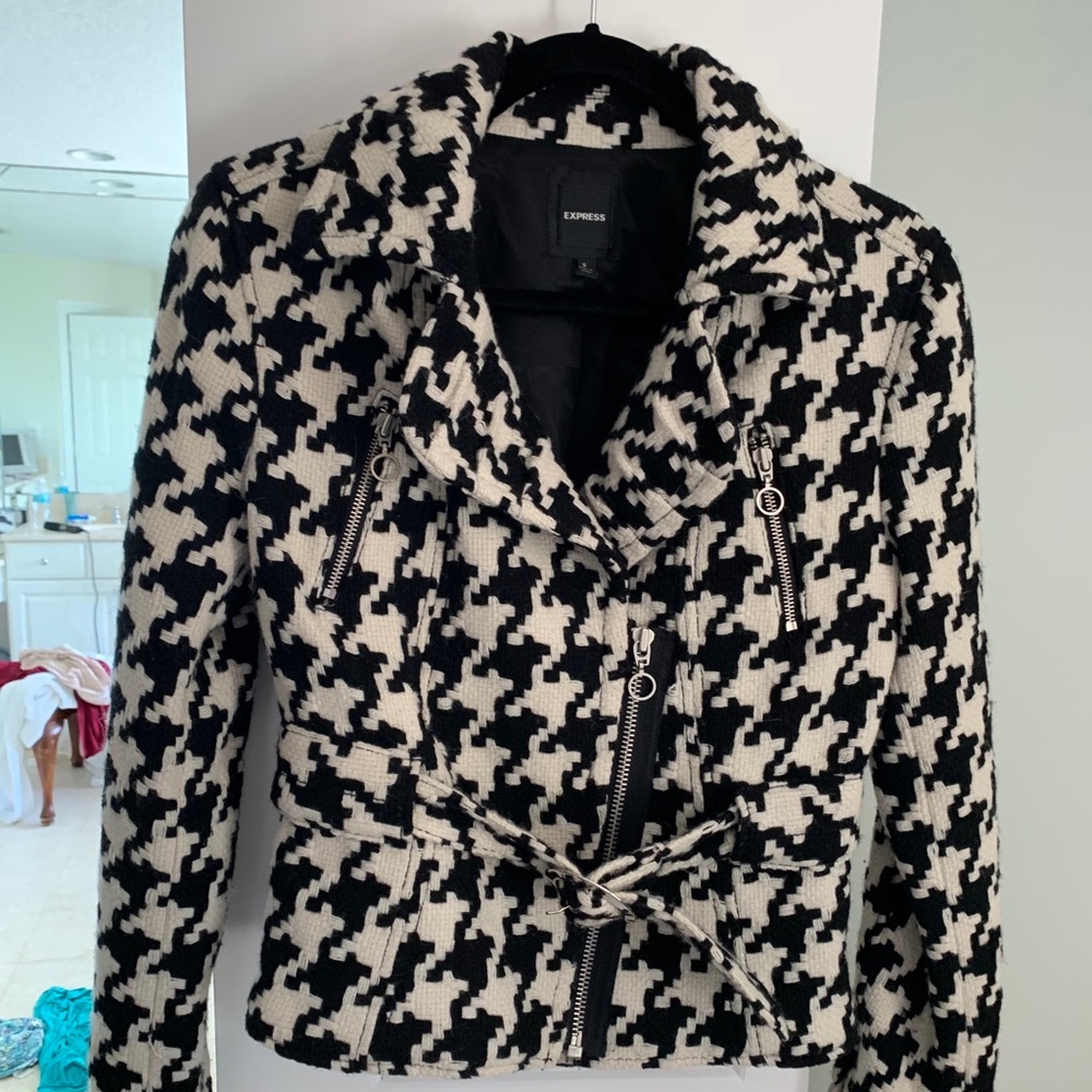 Express. Black and white houndstooth jacket